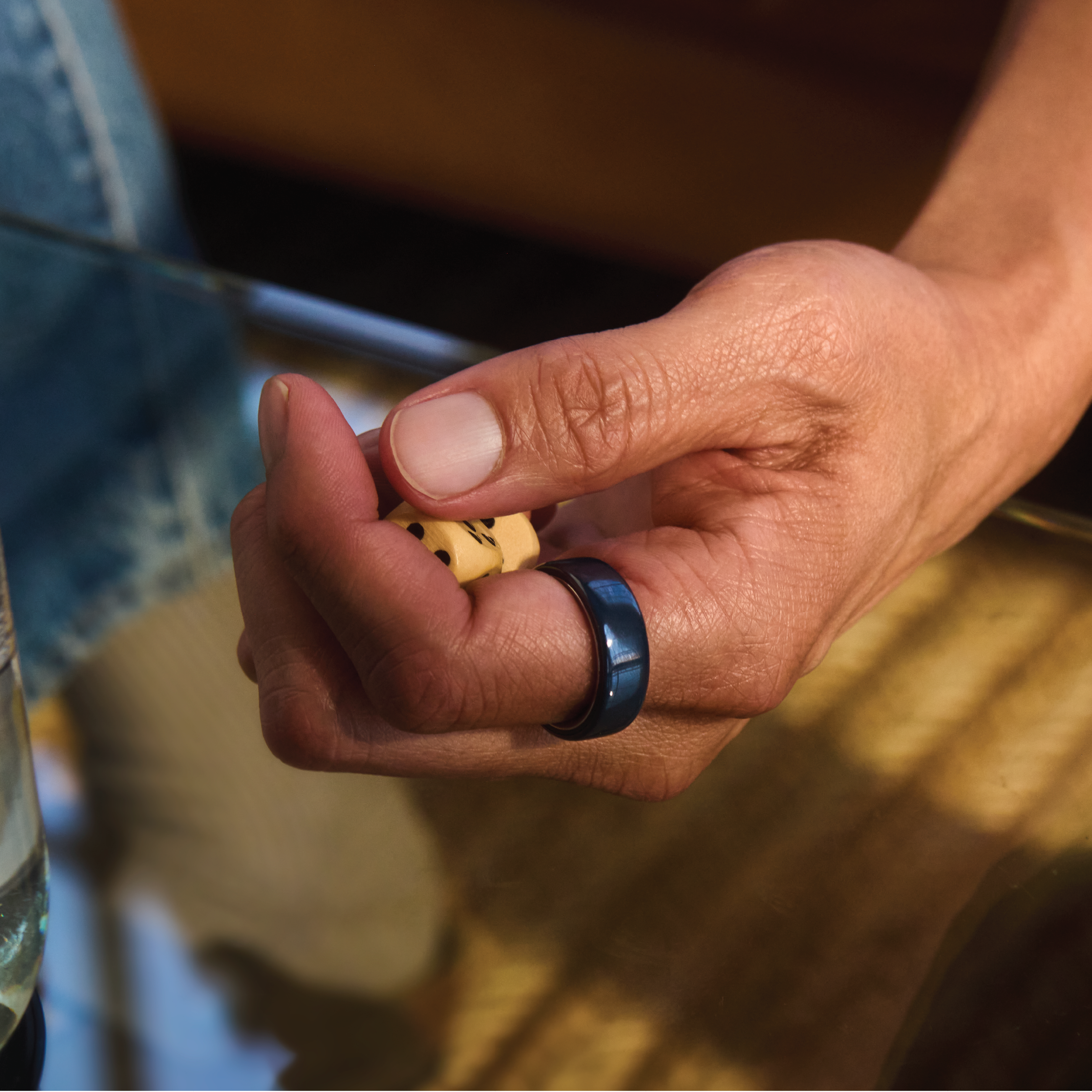 Oura Ring 4 Ceramic Midnight