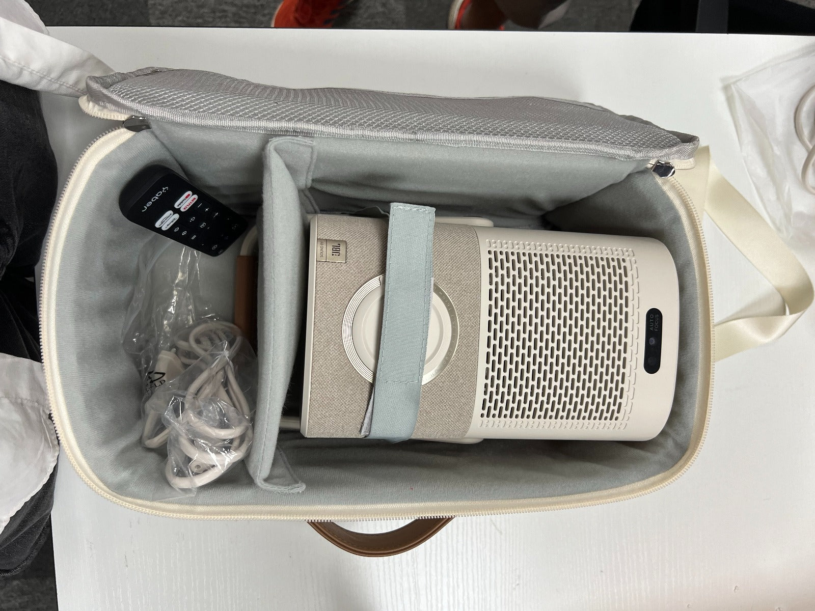 Yaber Projector T2 Plus Bag compartments