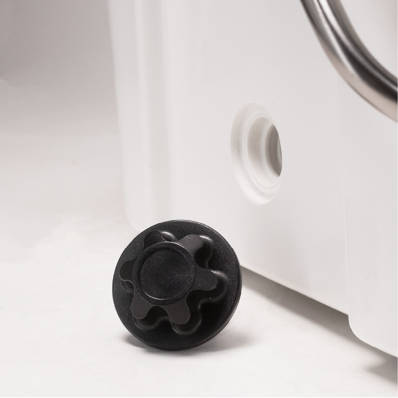 Raptor Cooler Polar Hand Carry 25 drain cover removed